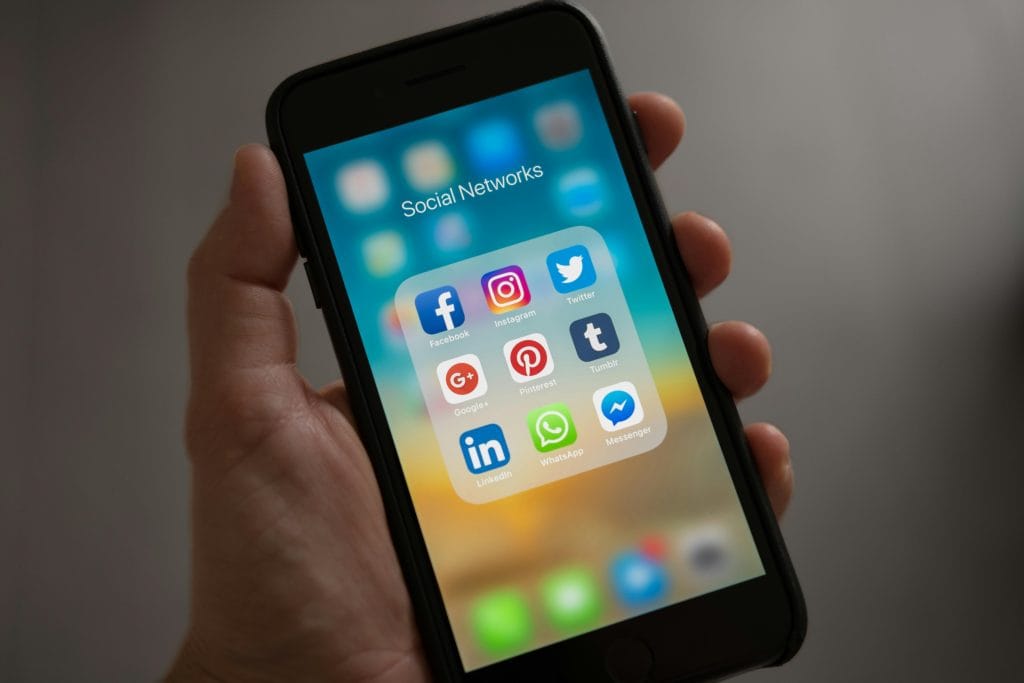 Tầm quan trọng của việc tăng like Fanpage và Facebook