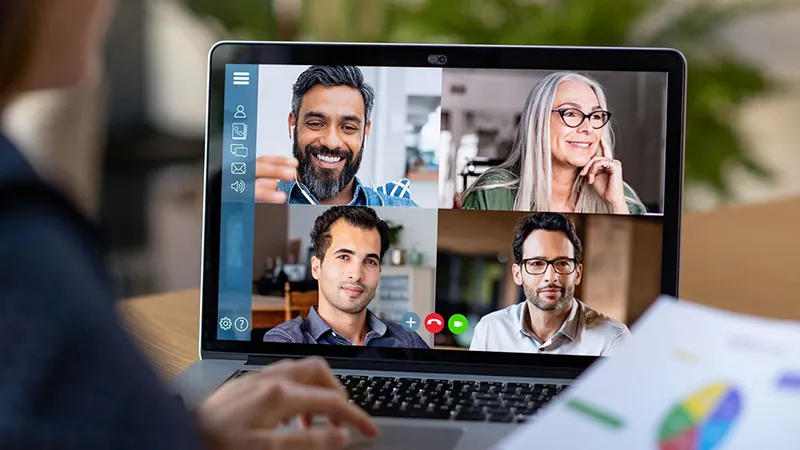 Người dùng Facebook đang xem video ngắn chất lượng cao