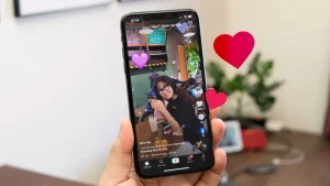 Màn hình TikTok minh họa lượt thích của người xem