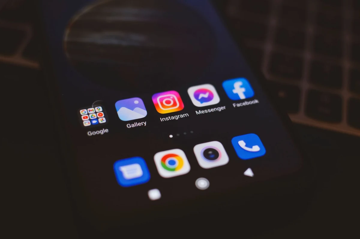 Minh họa trực quan cho dịch vụ Tăng Đánh Giá 5 Sao Facebook Tự Động 24/7 Uy Tín tại BuffFollow360