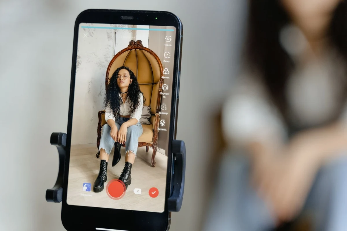 Tạo nội dung TikTok trên điện thoại để tăng follow tự nhiên cho kênh