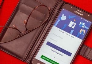 Bảo vệ tài khoản Facebook sau khi buff follow bằng xác thực 2 lớp