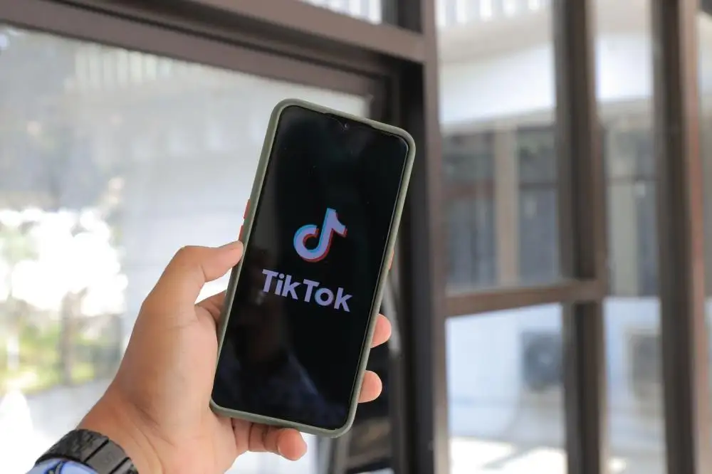 Dùng điện thoại tạo đơn buff follow TikTok không cần đăng nhập tài khoản