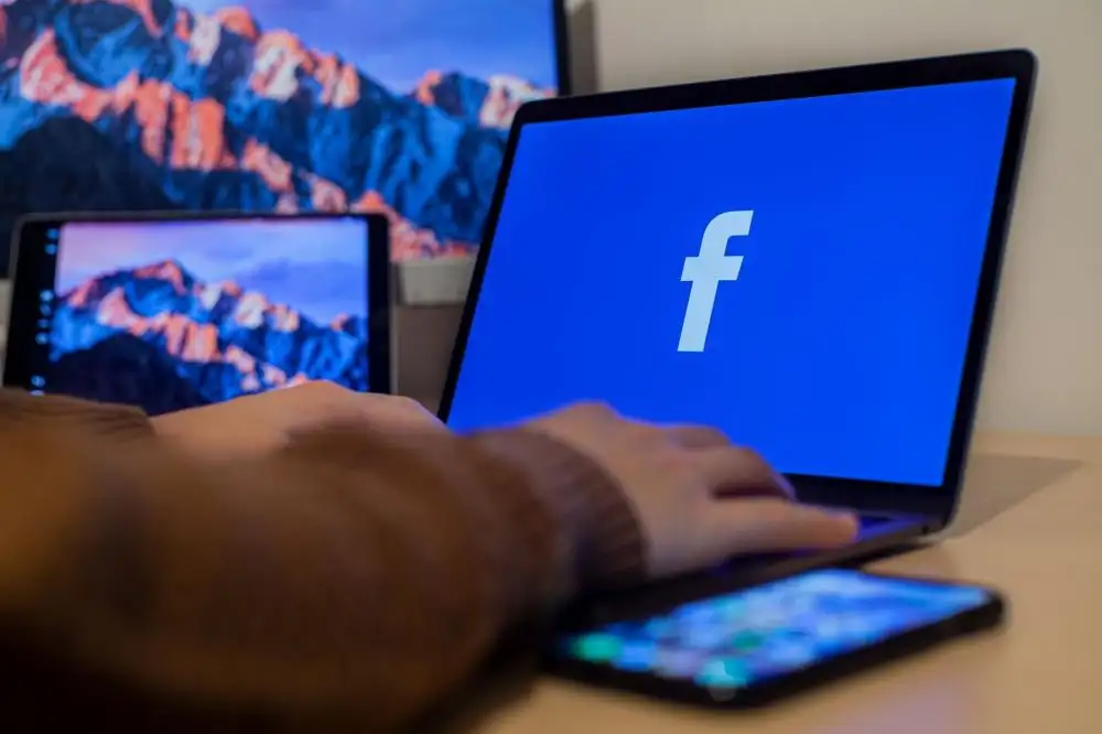 Lấy UID Facebook trên máy tính bằng cách xem mã nguồn trang