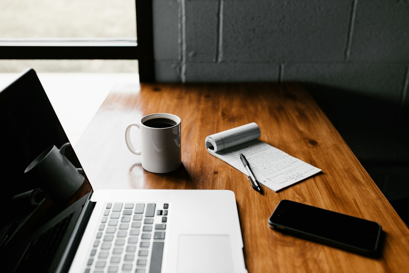 Đối chiếu nguồn traffic và người đăng ký trong YouTube Analytics