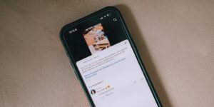 So sánh tăng follow tự nhiên và dịch vụ hỗ trợ