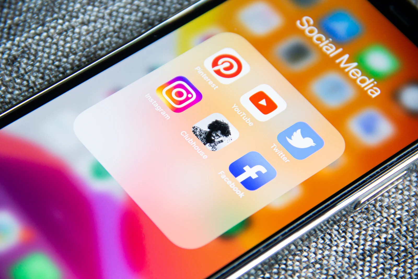 Theo dõi biến động follower Instagram qua từng mốc thời gian