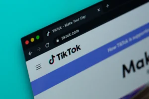 Màn hình TikTok cho bài về nguyên nhân like bị tụt