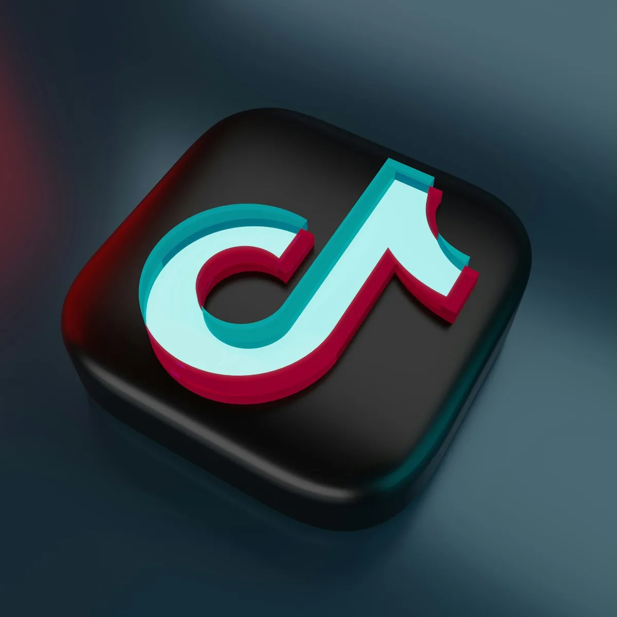 Biểu tượng TikTok ba chiều trên khối vuông nền tối